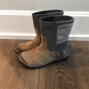 Sorel short boot size 8